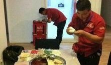 男子爆料海底捞勺子视频,男子曝光惊人视频引发热议