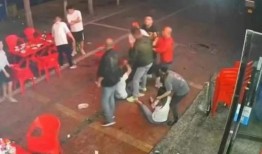 外国爆料唐山打人案视频,目击者视频揭露暴力冲突瞬间