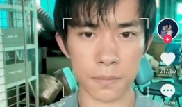 艺人爆料易烊千玺视频,揭秘偶像幕后生活点滴